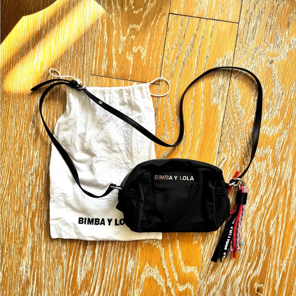 🖤 Like New Condition Bimba y Lola Black Bag with Tassel Accent 🖤